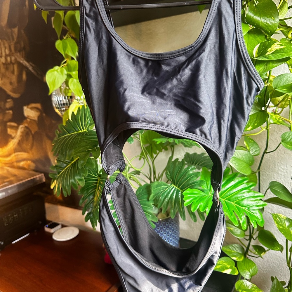 SHEIN Black Cutout One Piece Swimsuit Women’s Small